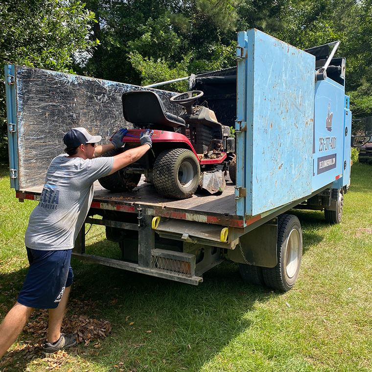Yard Waste & Debris Removal in the Gulf Coast, Alabama
